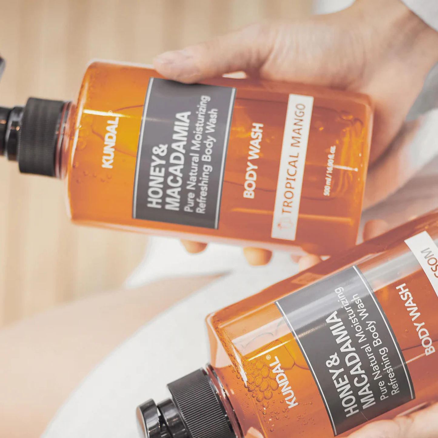 KUNDAL Honey & Macadamia Pure Natural Moisturizing Refreshing Body Wash Cherry Blossom 500ml