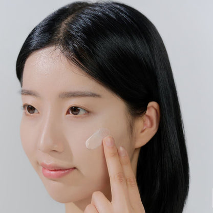 SKIN1004 Madagascar Centella Tone Brightening Tone-up Sunscreen SPF50+ PA++++ 50ml - ORION XO Exclusive